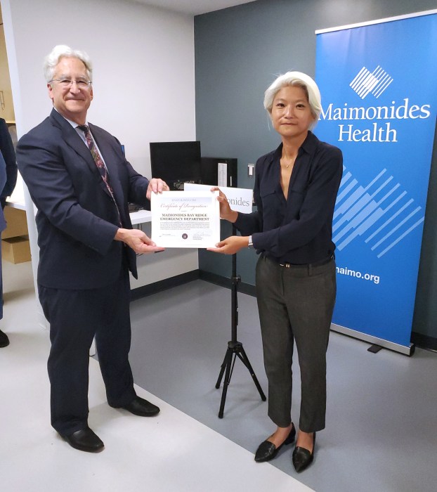 Ken Gibbs, president and CEO of Maimonides Health, honors Senator Iwen Chu at the celebration ceremony.