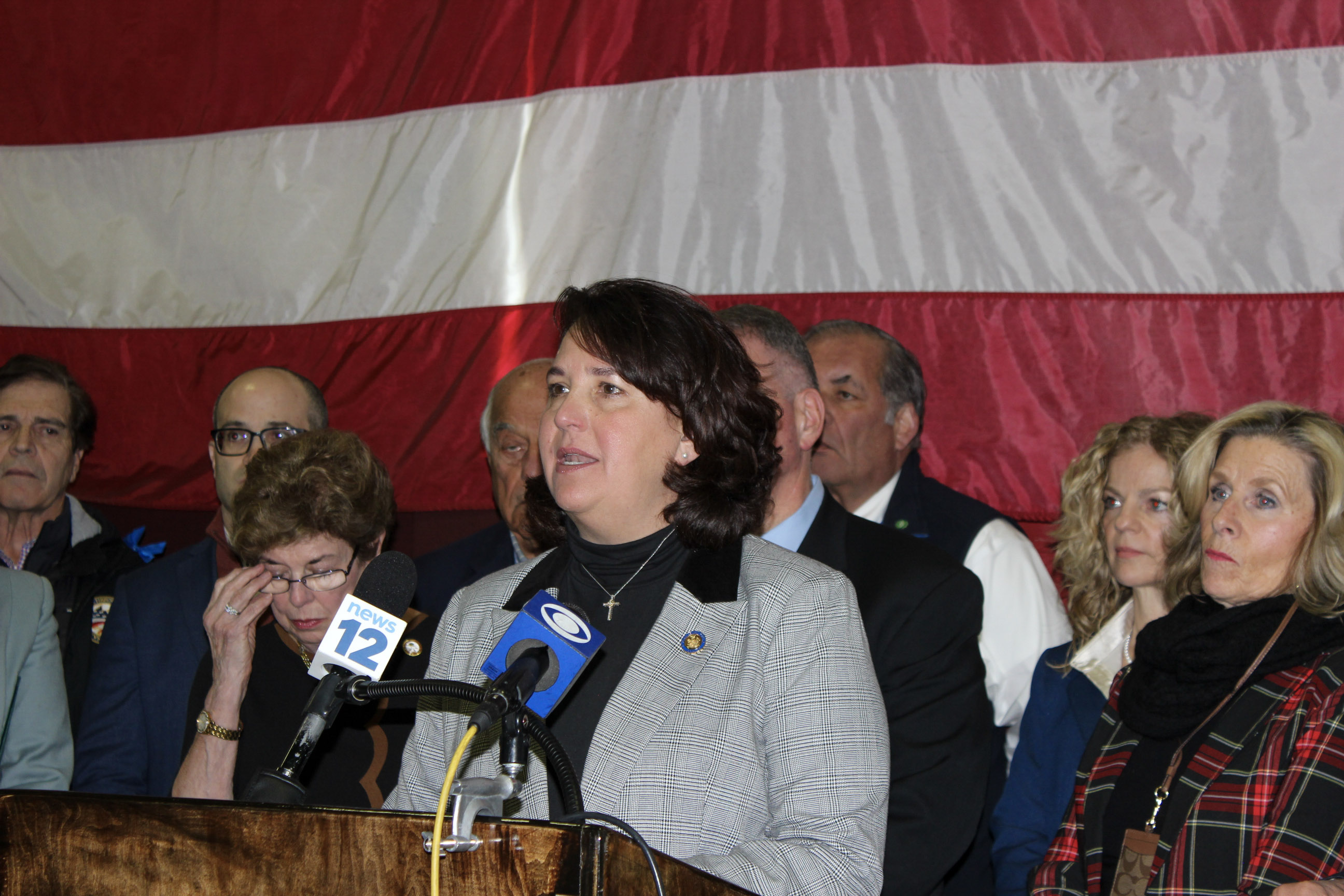 long-island-state-senators-blast-state-budget-housing-mandates