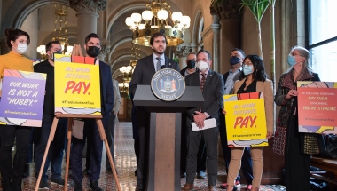 Senator Andrew Gounardes joins advocates to demand labor protections for freelancers.