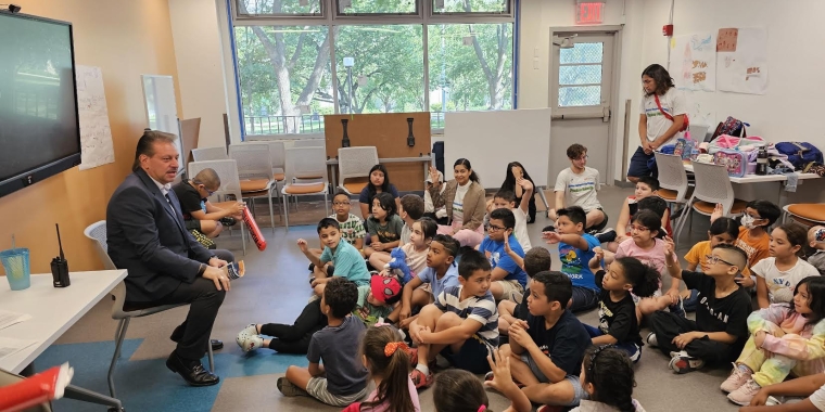 Senator Addabbo reads to youth at Queens Community House. 