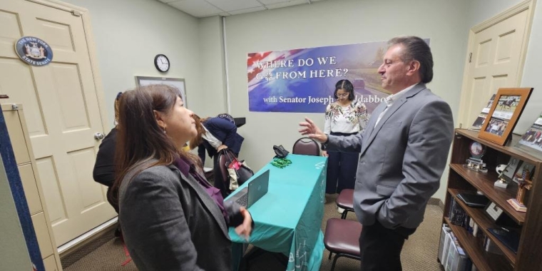 Senator Addabbo speaks with representatives from QARI.