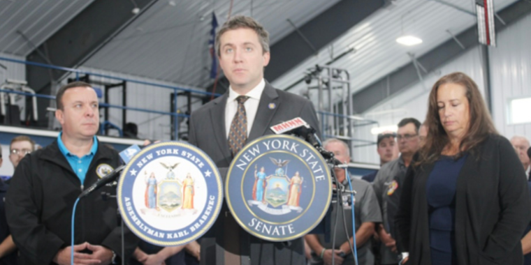 New York State Senator James Skoufis, along with Assemblyman Brabenec (left) call on DOT, governor to finally fund lifesaving crash gate on Interstate 84. New York State Senator James Skoufis, along with Assemblyman Brabenec (left) call on DOT, governor to finally fund lifesaving crash gate on Interstate 84.