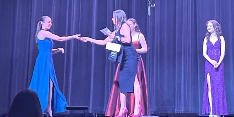 Senator Martinez is presenter for Islip Arts Council Teenys Gala State Senator Monica R. Martinez presents a ‘Teeny’ award during the Islip Arts Council Teeny Gala held on June 2, 2024 in Brentwood, NY.