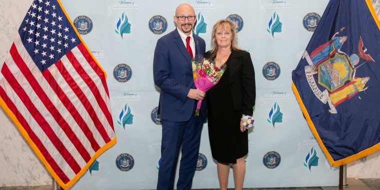  NYS Dean Murray honors Debbie Metz as his 2024 NYS Senate Women of Distinction.