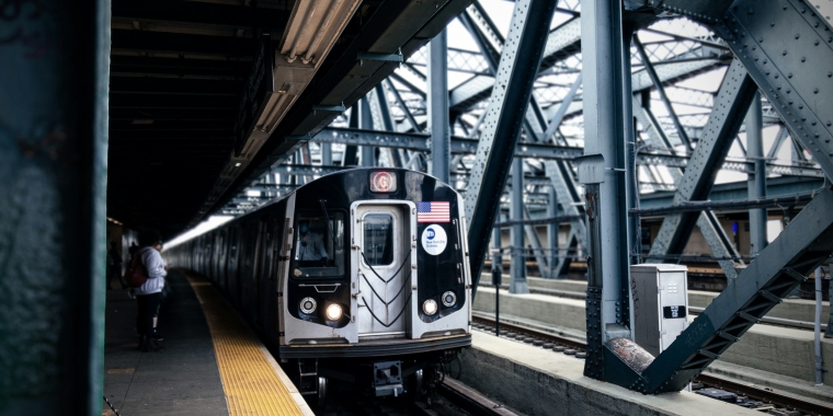 A picture of the G train. Photo credit: Upsplash