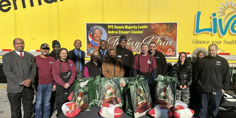 Majority Leader Andrea Stewart-Cousins and ShopRite of Greenway Plaza joined forces to distribute 200 turkeys at the Senator’s annual Thanksgiving Turkey Drive in Yonkers