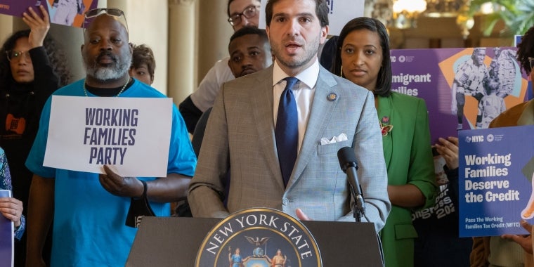 Senator Gounardes rallies in support of the Working Families Tax Credit.