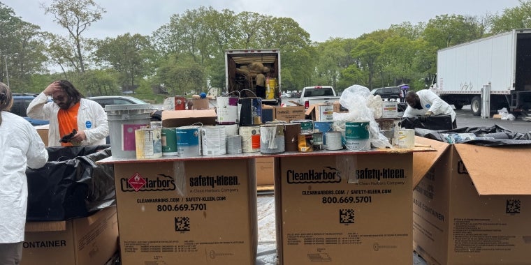 A large amount of paint was collected. A large amount of paint was collected.