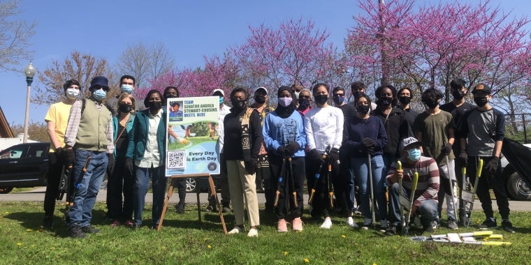 Senate Majority Leader Andrea Stewart-Cousins with members of her Youth Student Advisory cleaning up Tibbetts Brook Park in Yonkers