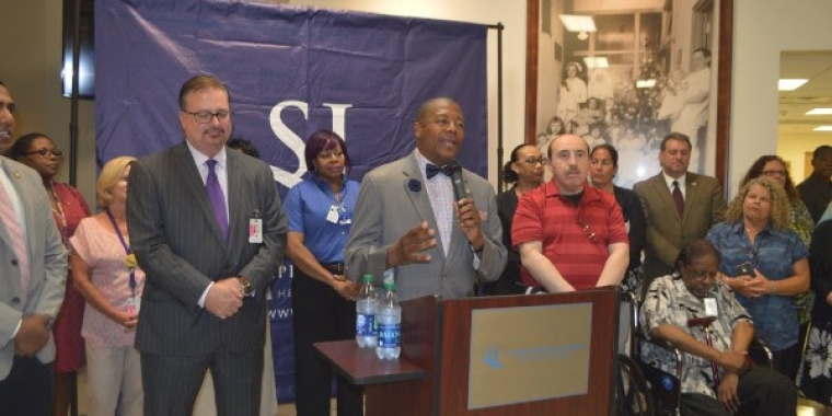 Senator Sanders spoke about the importance of teamwork in ensuring that the hospital received funding for the renovations and expansion of its emergency department.