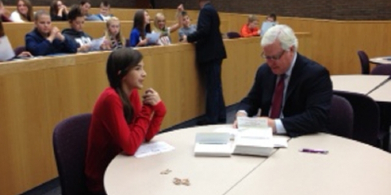 Senator O'Mara and Sophie Kartzman signing holiday cards to veterans at the Horseheads Middle School.